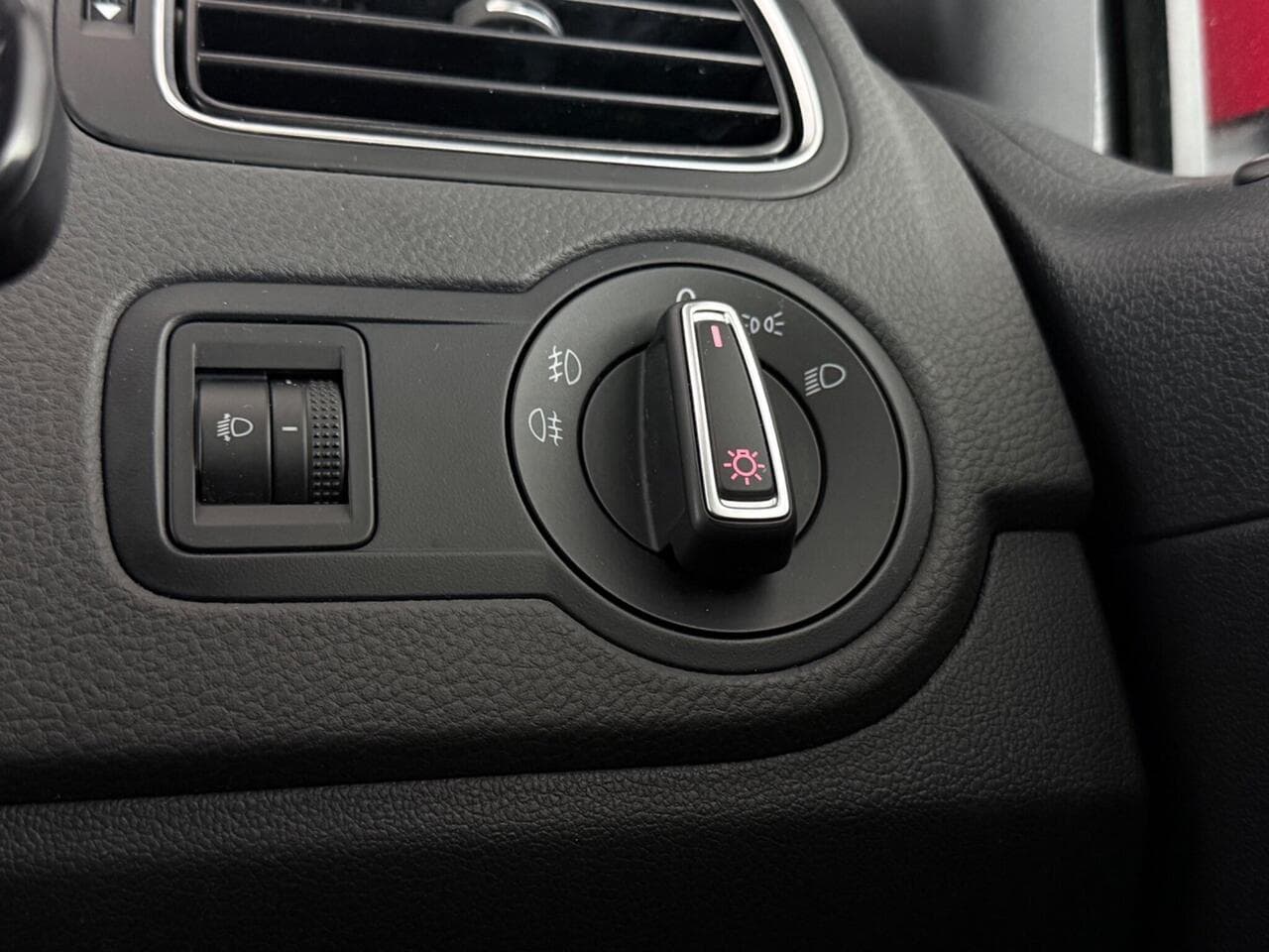 Volkswagen Polo thumbnail Misc Controls