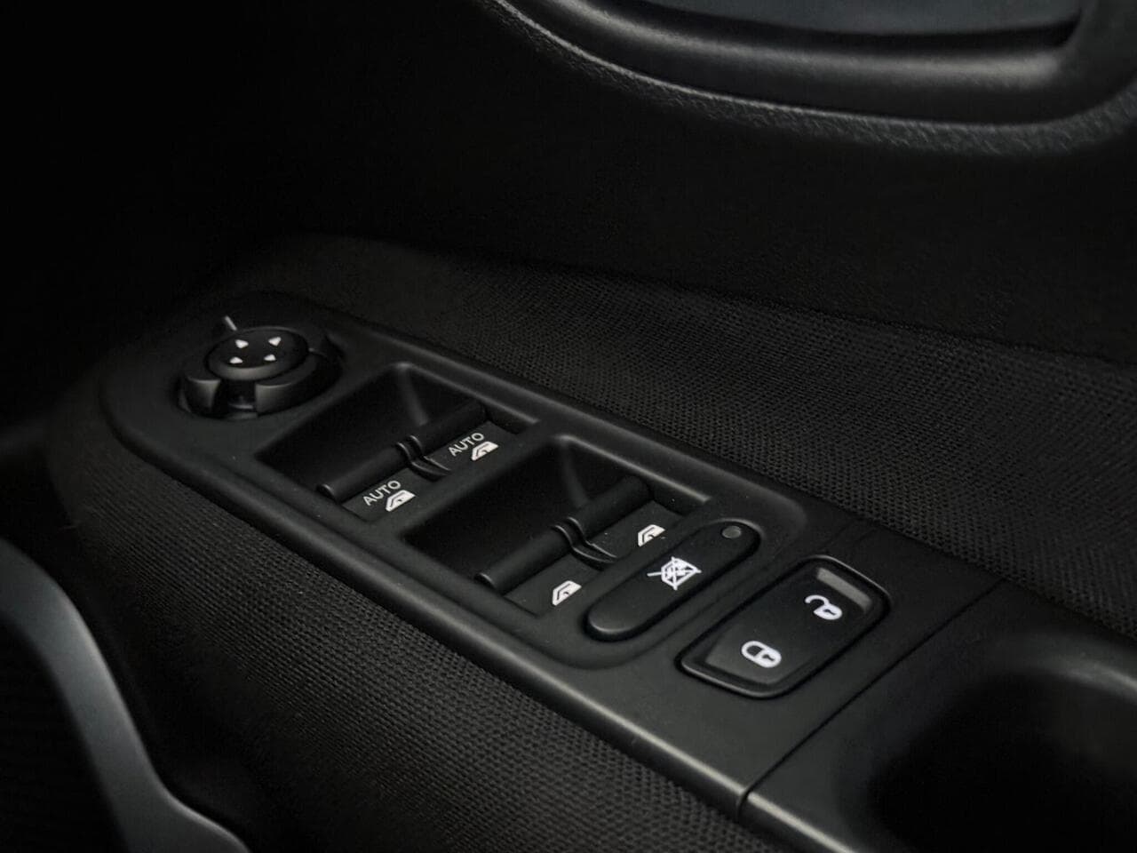 Jeep Renegade thumbnail Misc Controls