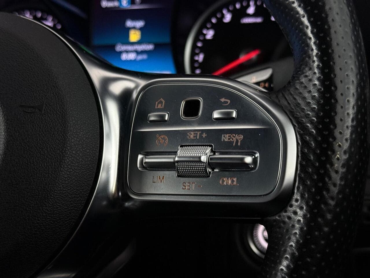 Mercedes-Benz GLC thumbnail Misc Controls
