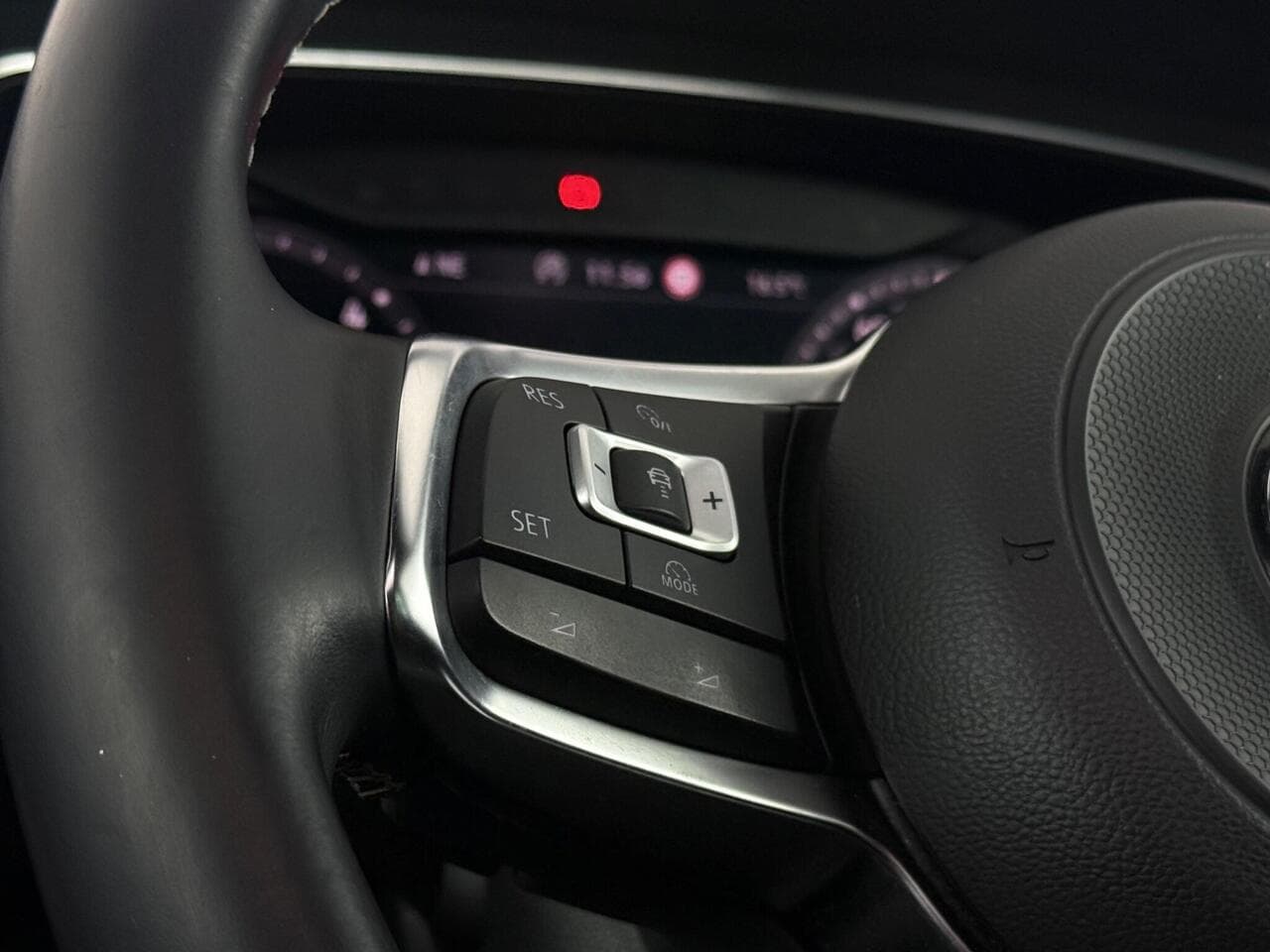 Volkswagen Tiguan thumbnail Misc Controls
