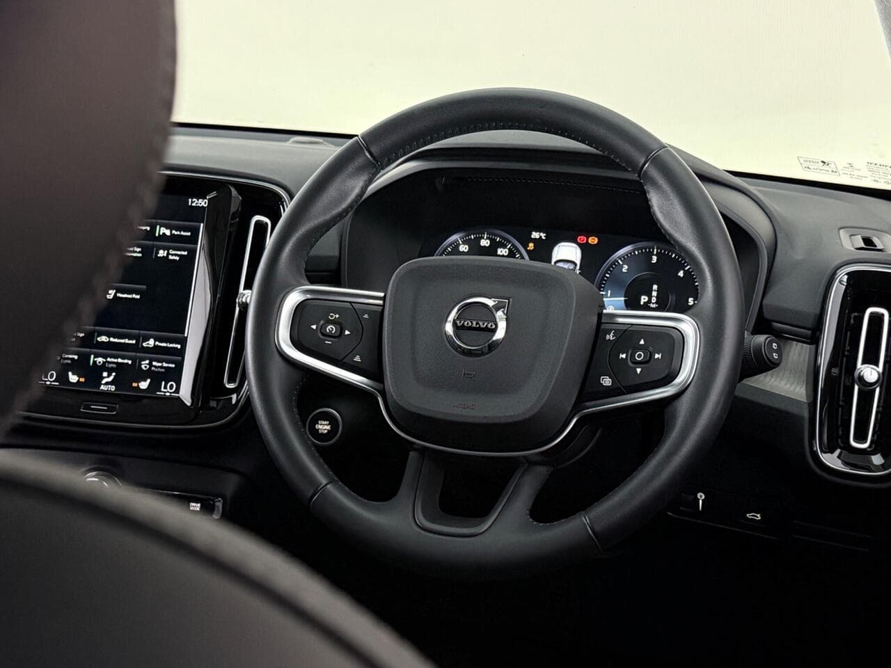 Volvo XC40 thumbnail Steering Wheel