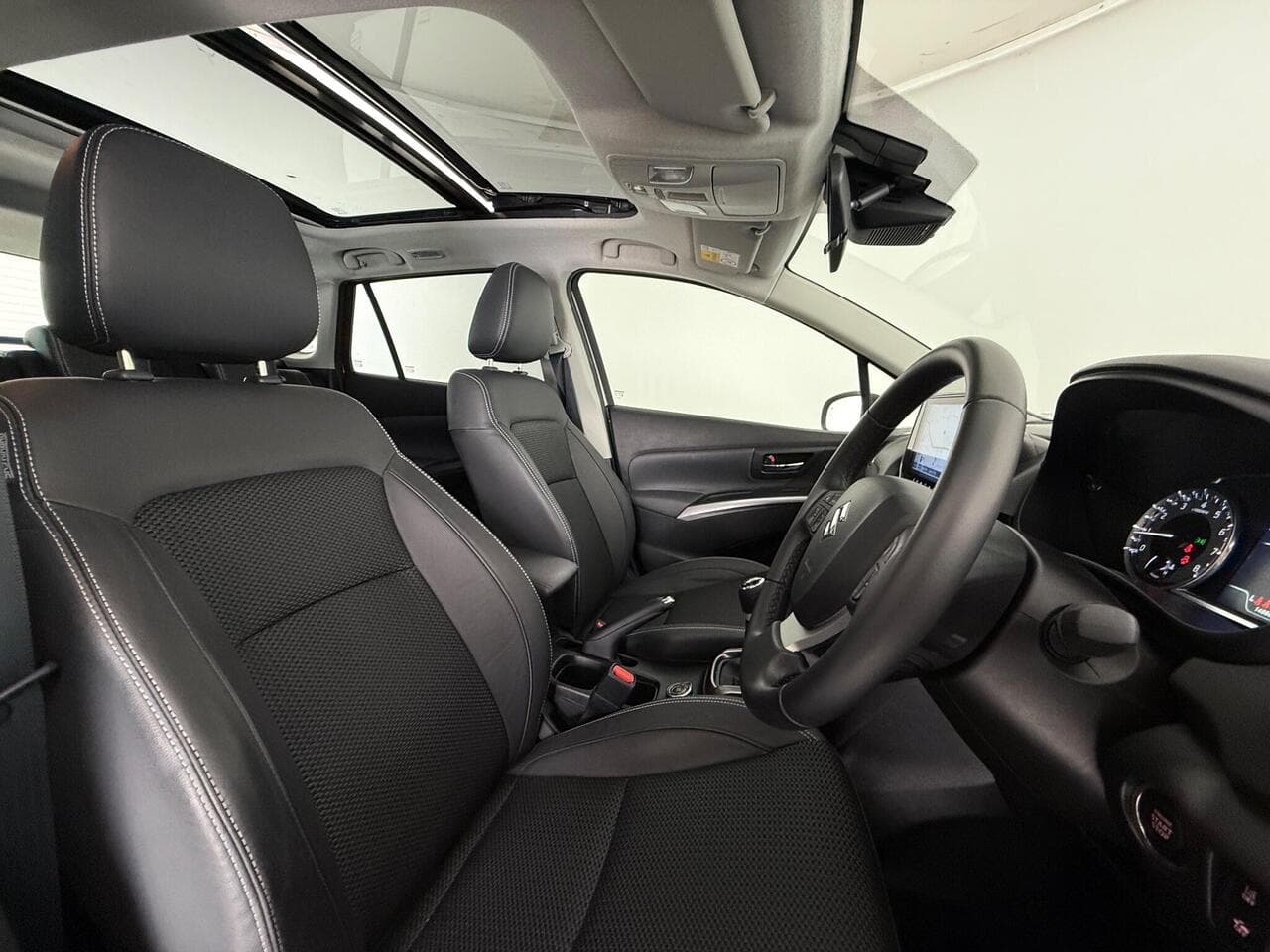 Suzuki S-Cross thumbnail Seat Driver