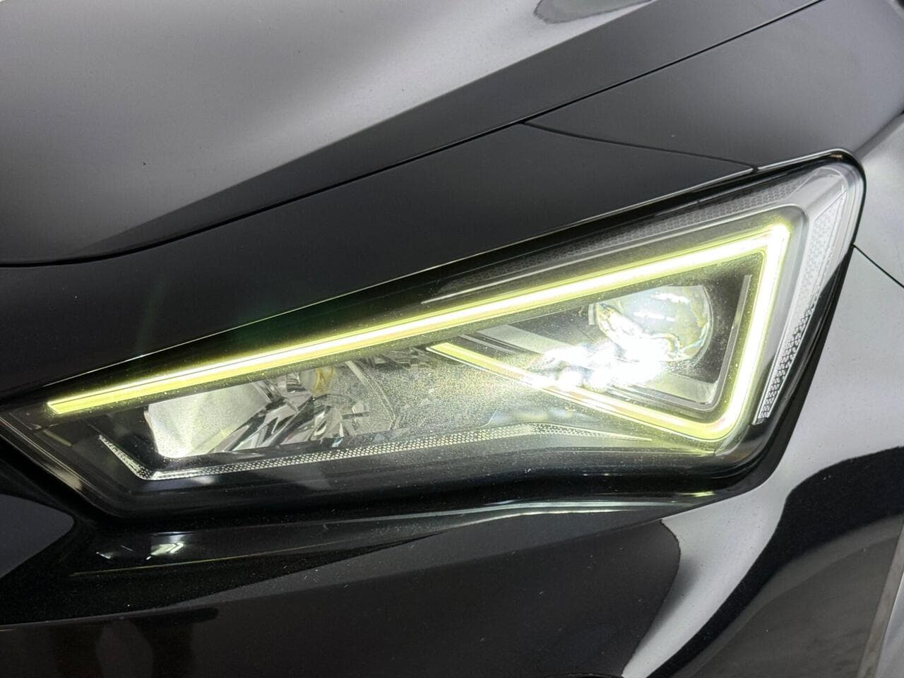 CUPRA Formentor thumbnail Lights Front