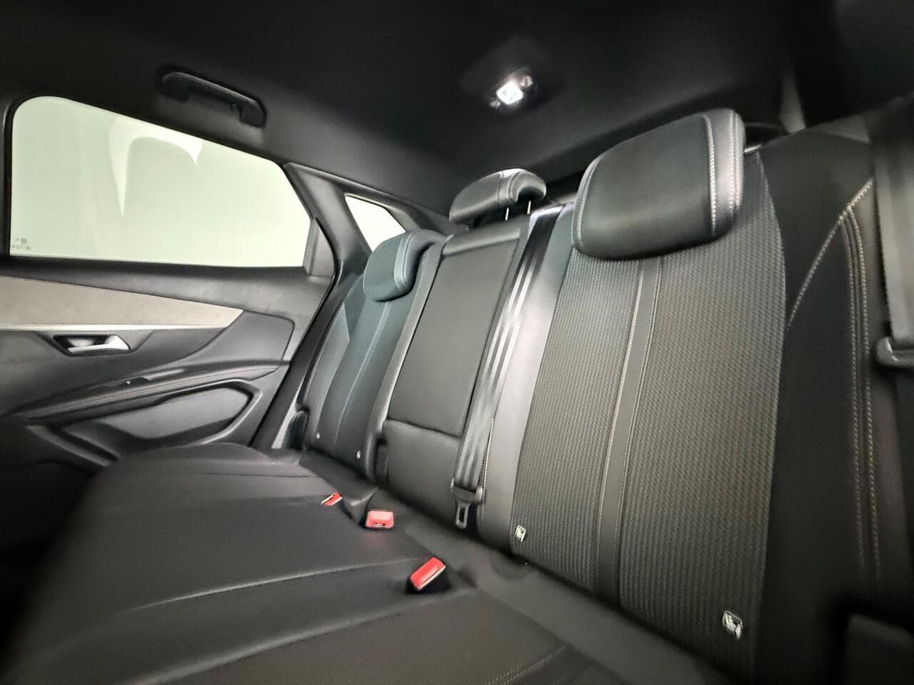 Peugeot 3008 thumbnail Seats Rear