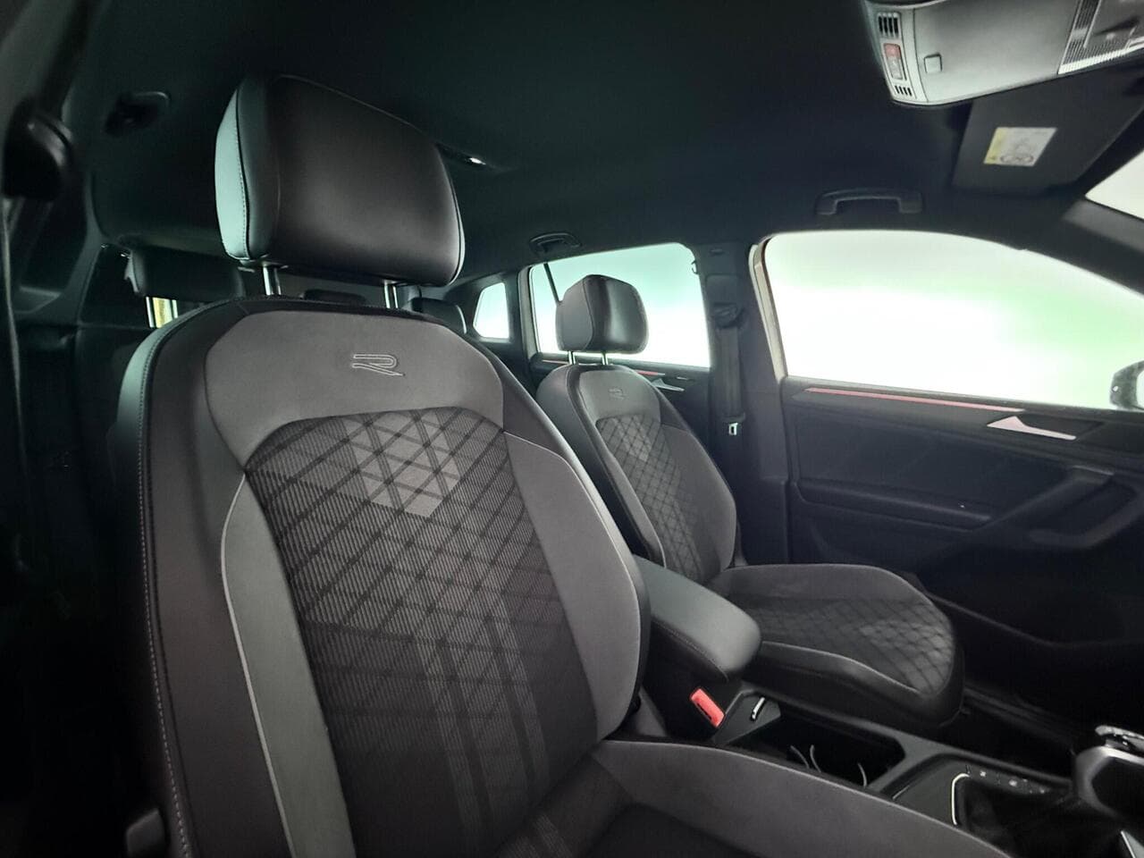 Volkswagen Tiguan thumbnail Seat Driver