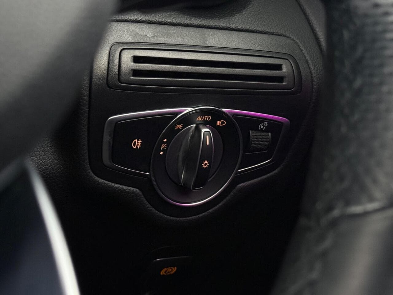 Mercedes-Benz GLC thumbnail Misc Controls