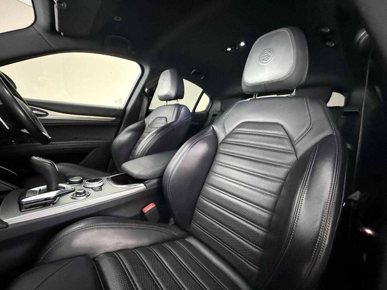 Alfa Romeo Stelvio thumbnail Seat Front Passenger