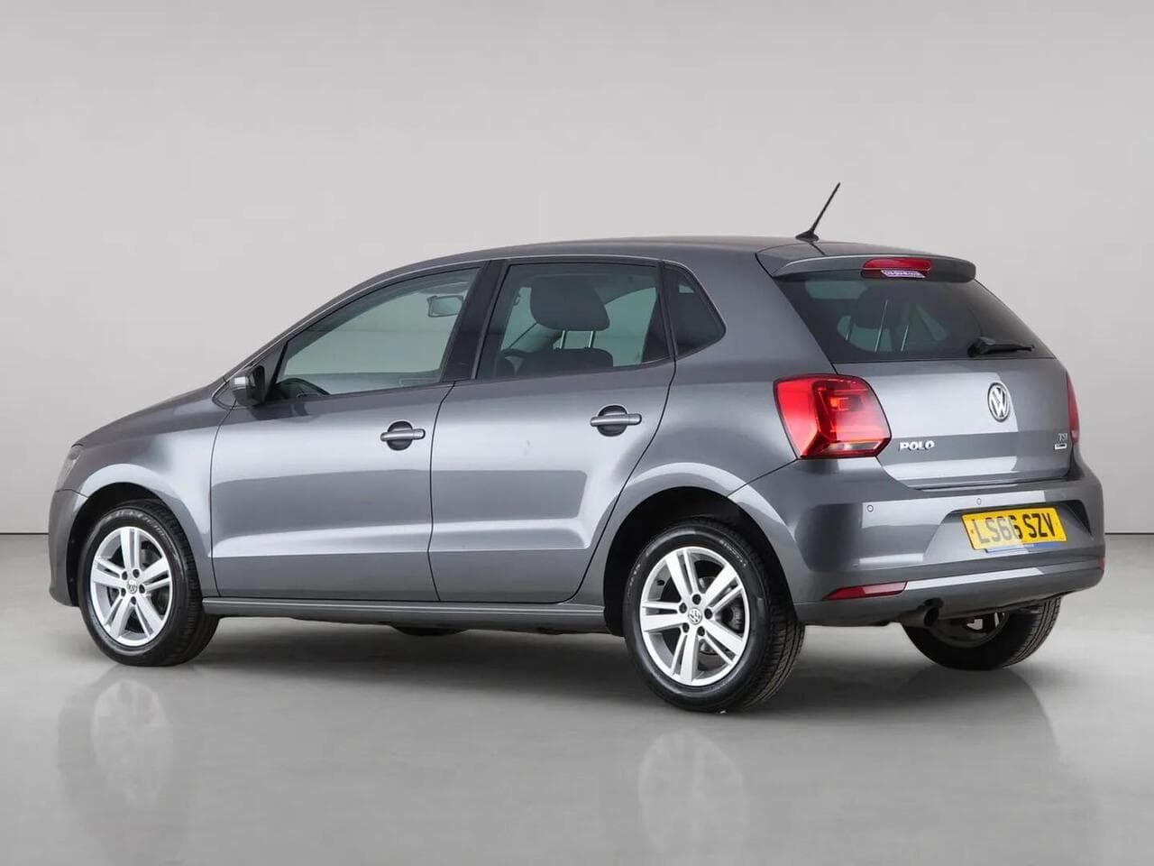 Volkswagen Polo thumbnail Rear Left