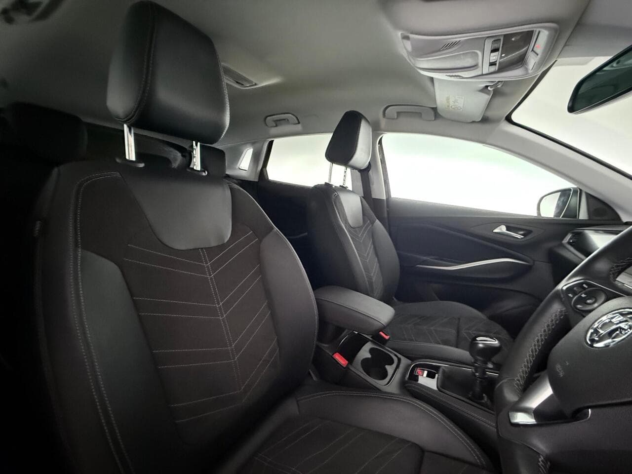 Vauxhall Grandland thumbnail Seat Driver