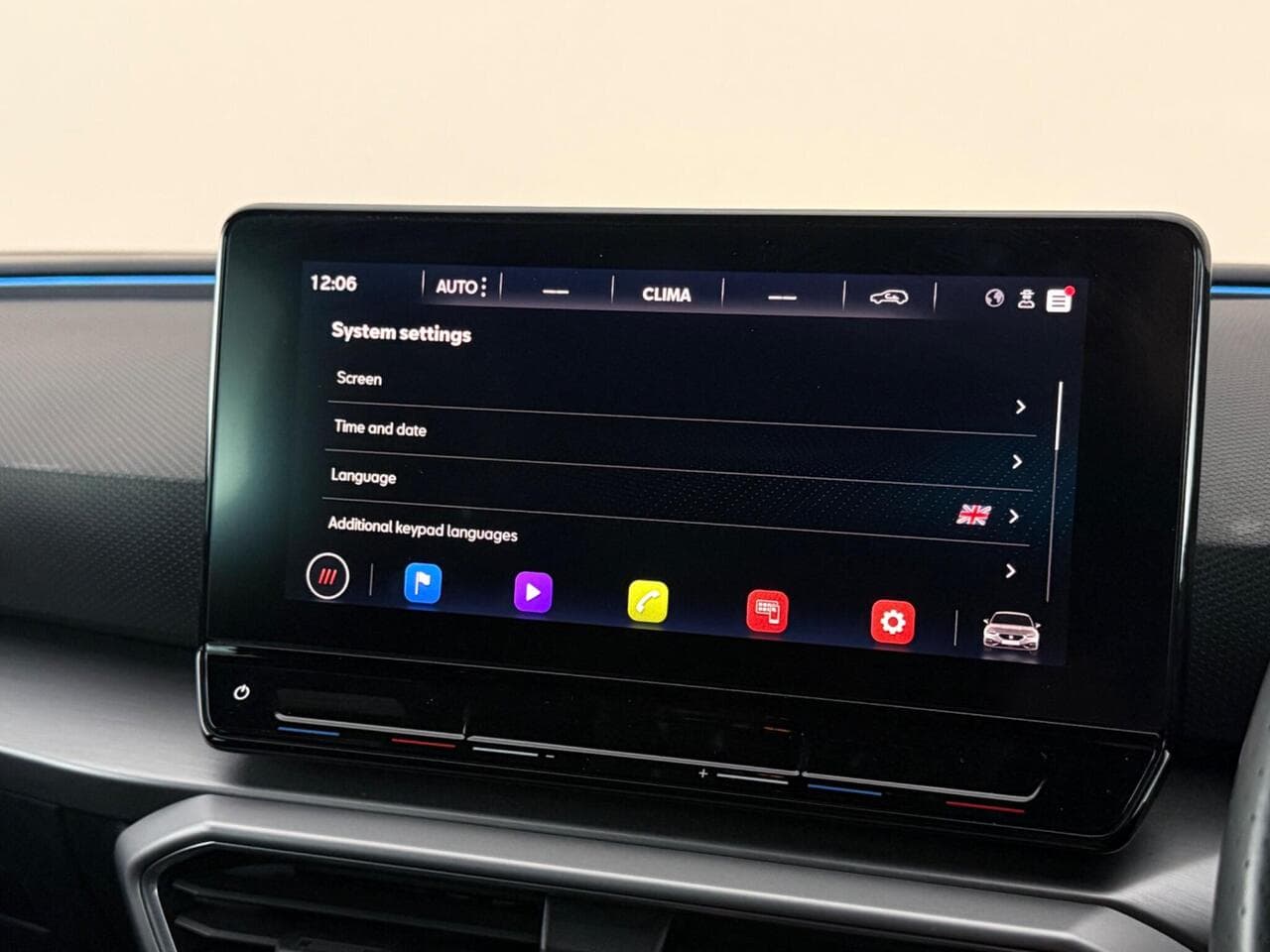 SEAT Leon thumbnail Infotainment System