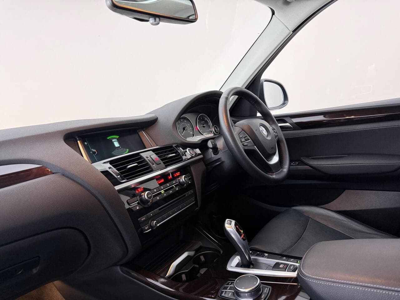 BMW X3 thumbnail Interior Front