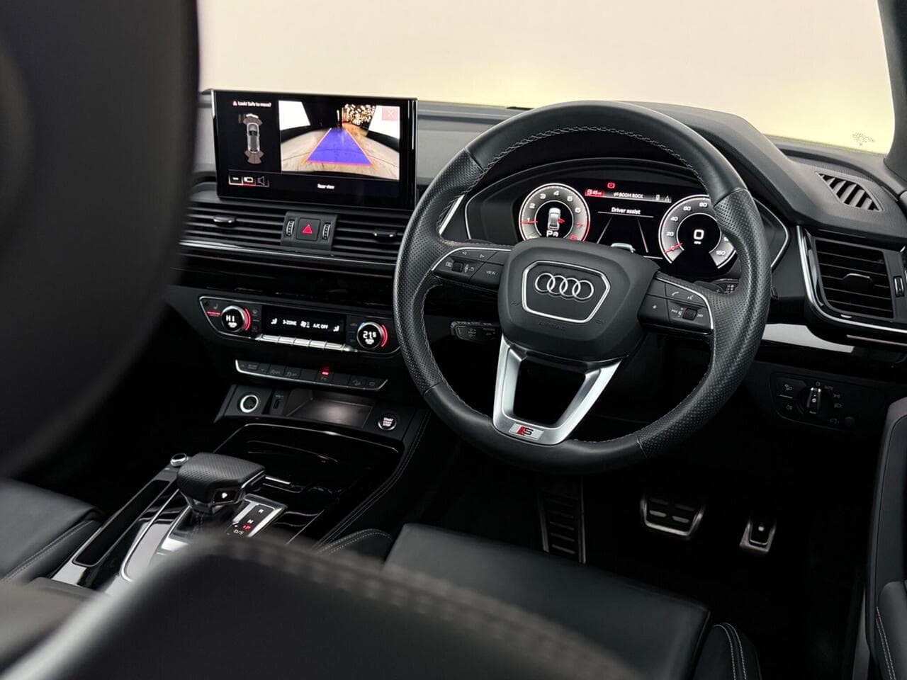 Audi Q5 thumbnail Interior Front