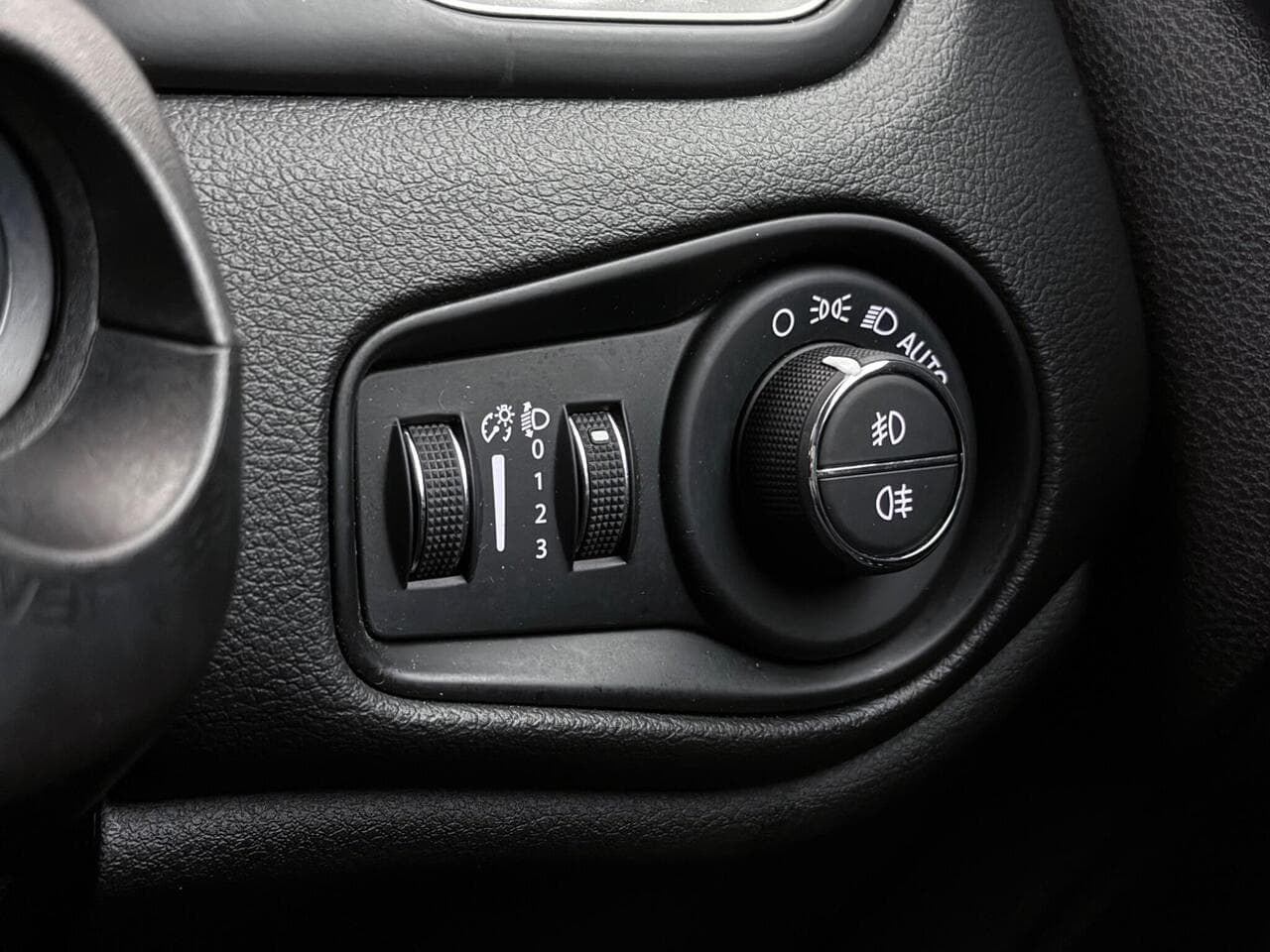 Jeep Renegade thumbnail Misc Controls