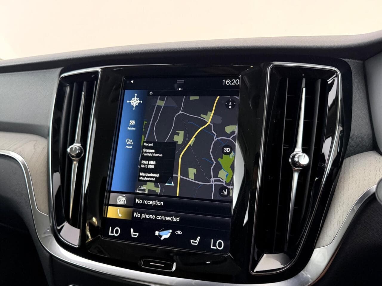 Volvo S60 thumbnail Infotainment System