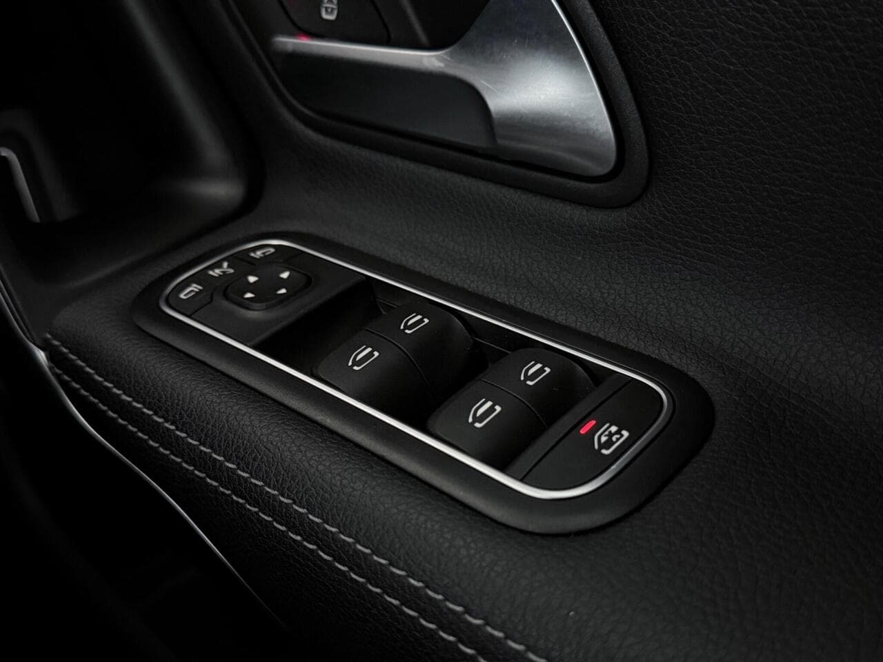 Mercedes-Benz CLA thumbnail Misc Controls
