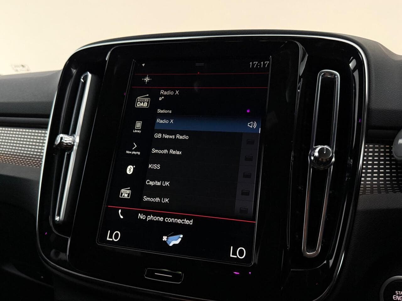 Volvo XC40 thumbnail Infotainment System