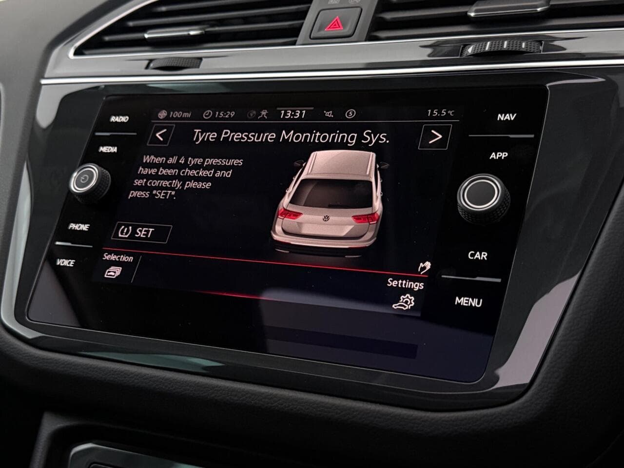 Volkswagen Tiguan thumbnail Infotainment System