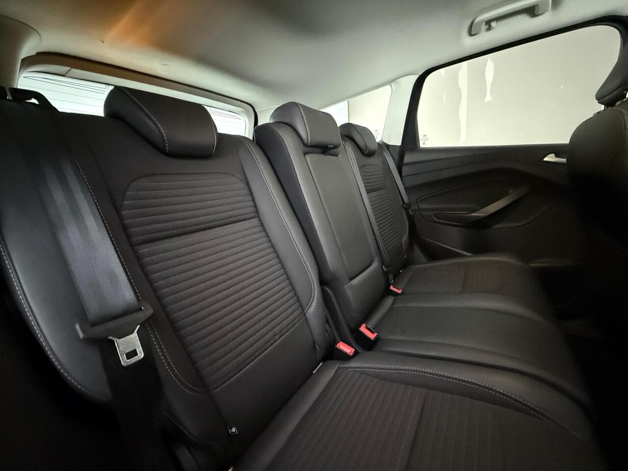 Ford Kuga thumbnail Seats Rear