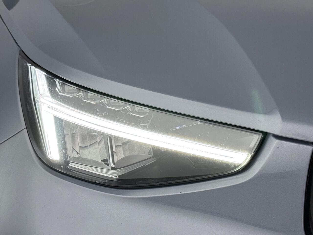 Volvo XC40 thumbnail Lights Front