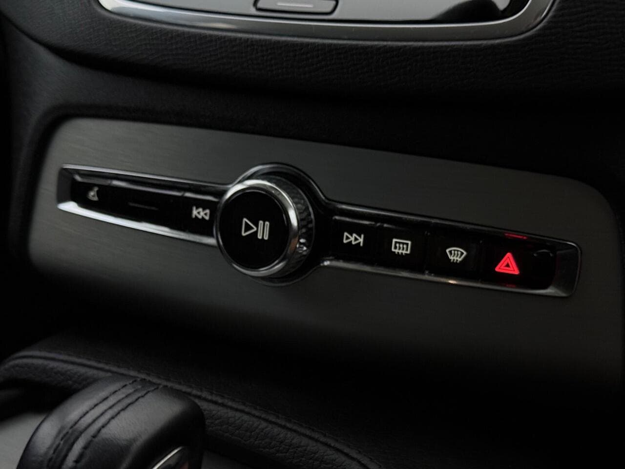 Volvo XC90 thumbnail Misc Controls