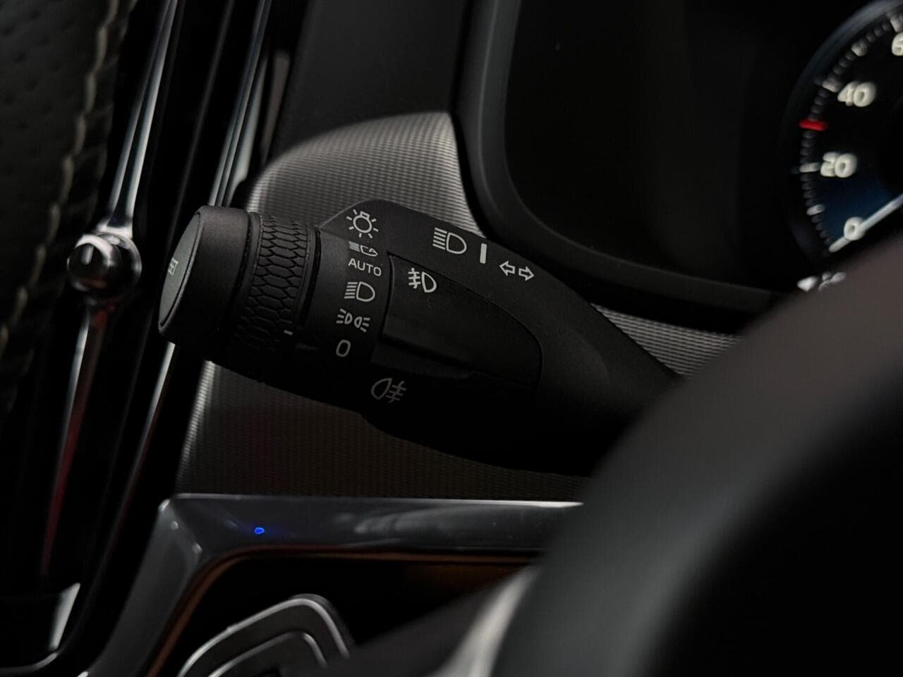 Volvo S90 thumbnail Misc Controls