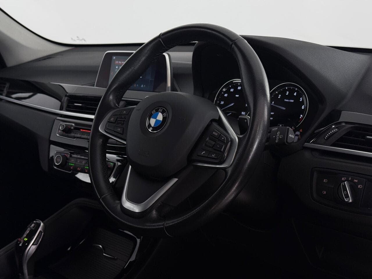 BMW X1 thumbnail Steering Wheel