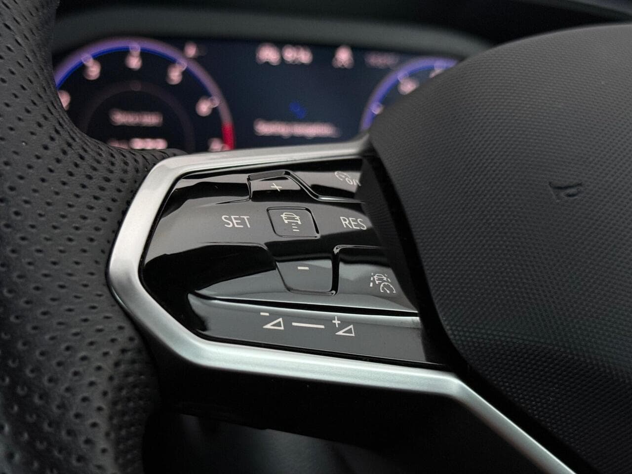 Volkswagen Tiguan thumbnail Misc Controls
