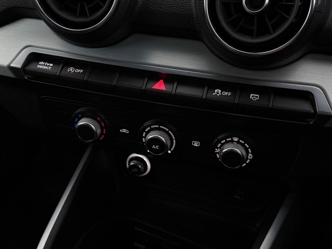Audi Q2 thumbnail Misc Controls