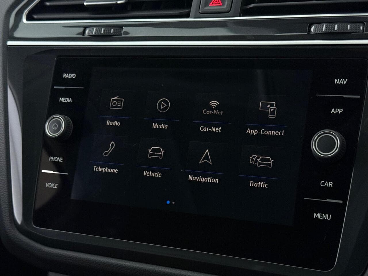 Volkswagen Tiguan thumbnail Infotainment System