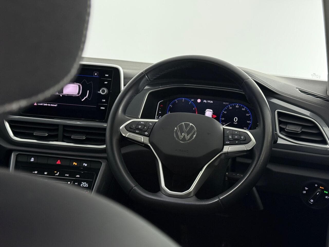 Volkswagen T-Roc thumbnail Steering Wheel