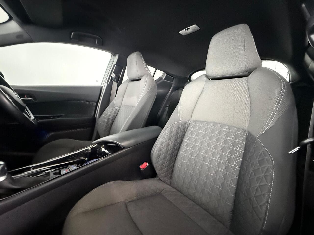 Toyota C-HR thumbnail Seat Front Passenger