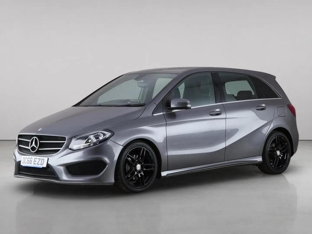 Mercedes-Benz B Class thumbnail Front Left