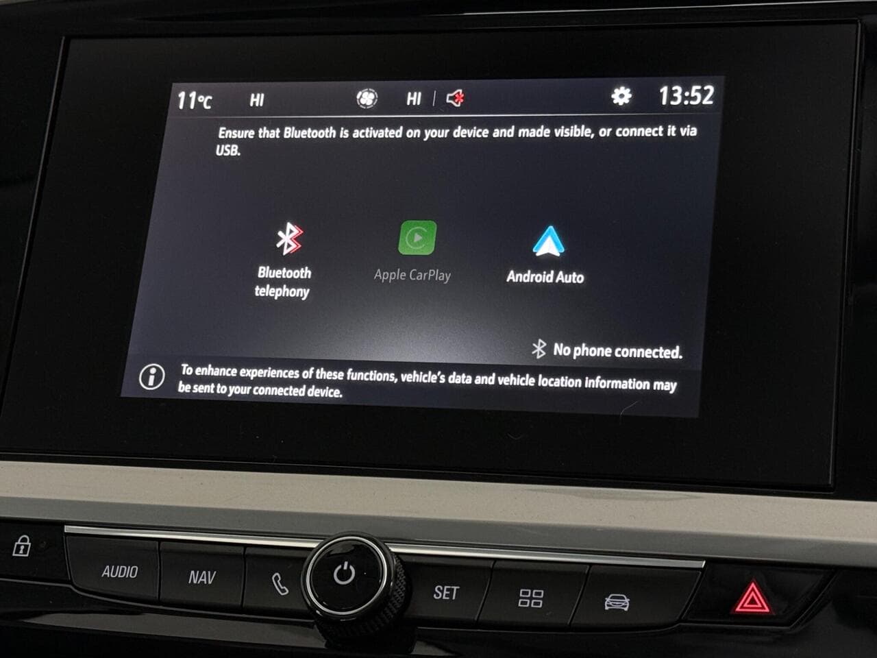 Vauxhall Grandland thumbnail Infotainment System