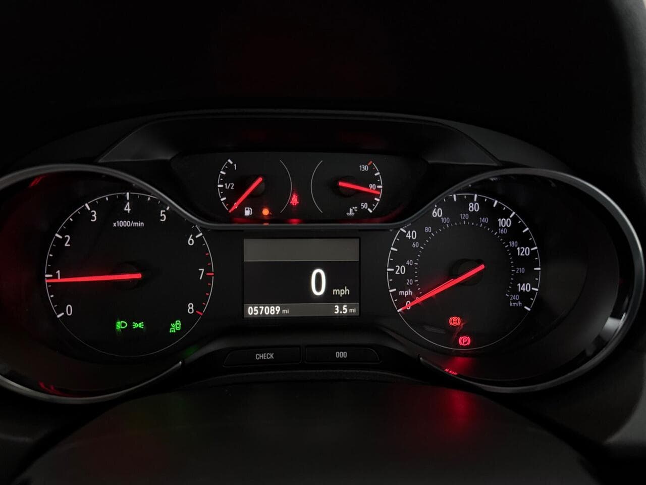 Vauxhall Grandland X thumbnail Driver Instruments