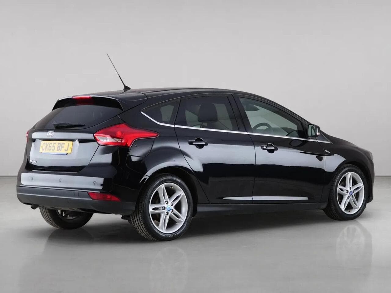 Ford Focus thumbnail Rear Right