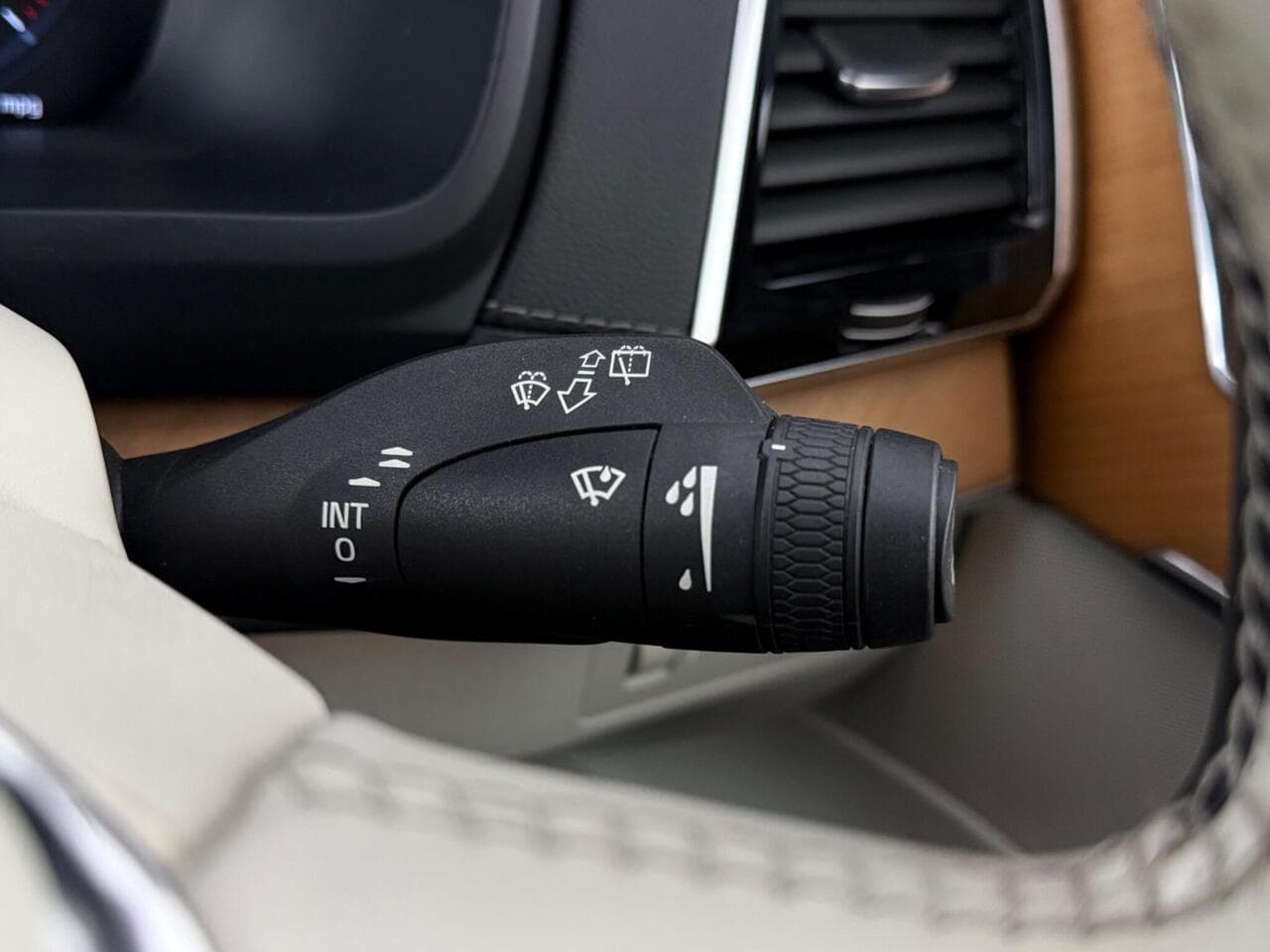 Volvo XC90 thumbnail Misc Controls