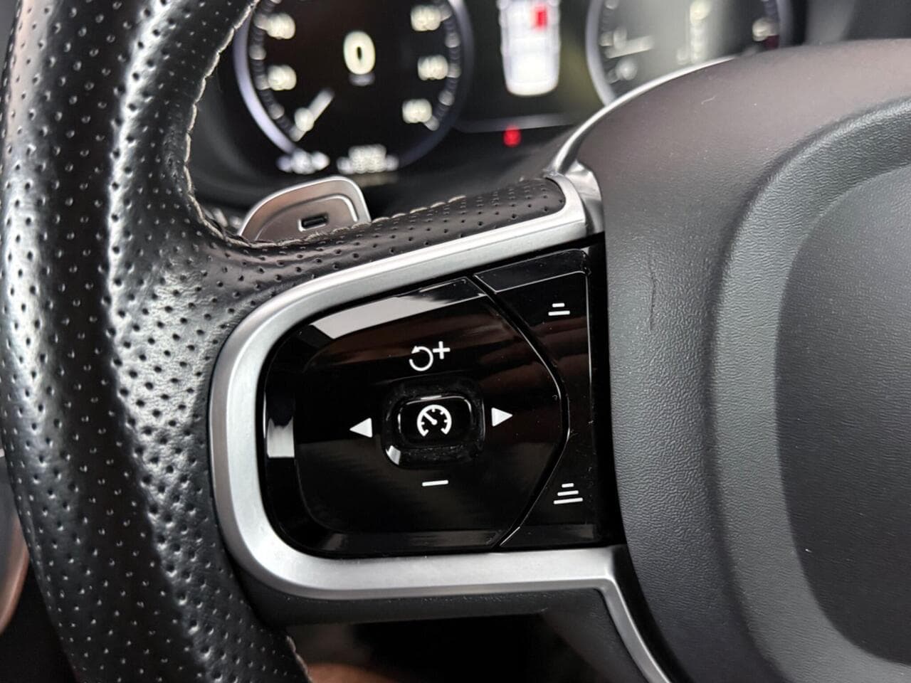 Volvo S90 thumbnail Misc Controls