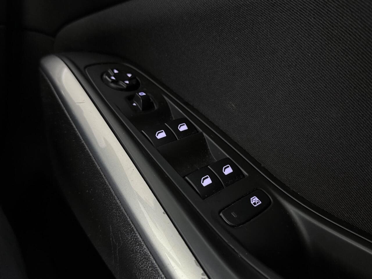 Vauxhall Grandland X thumbnail Misc Controls