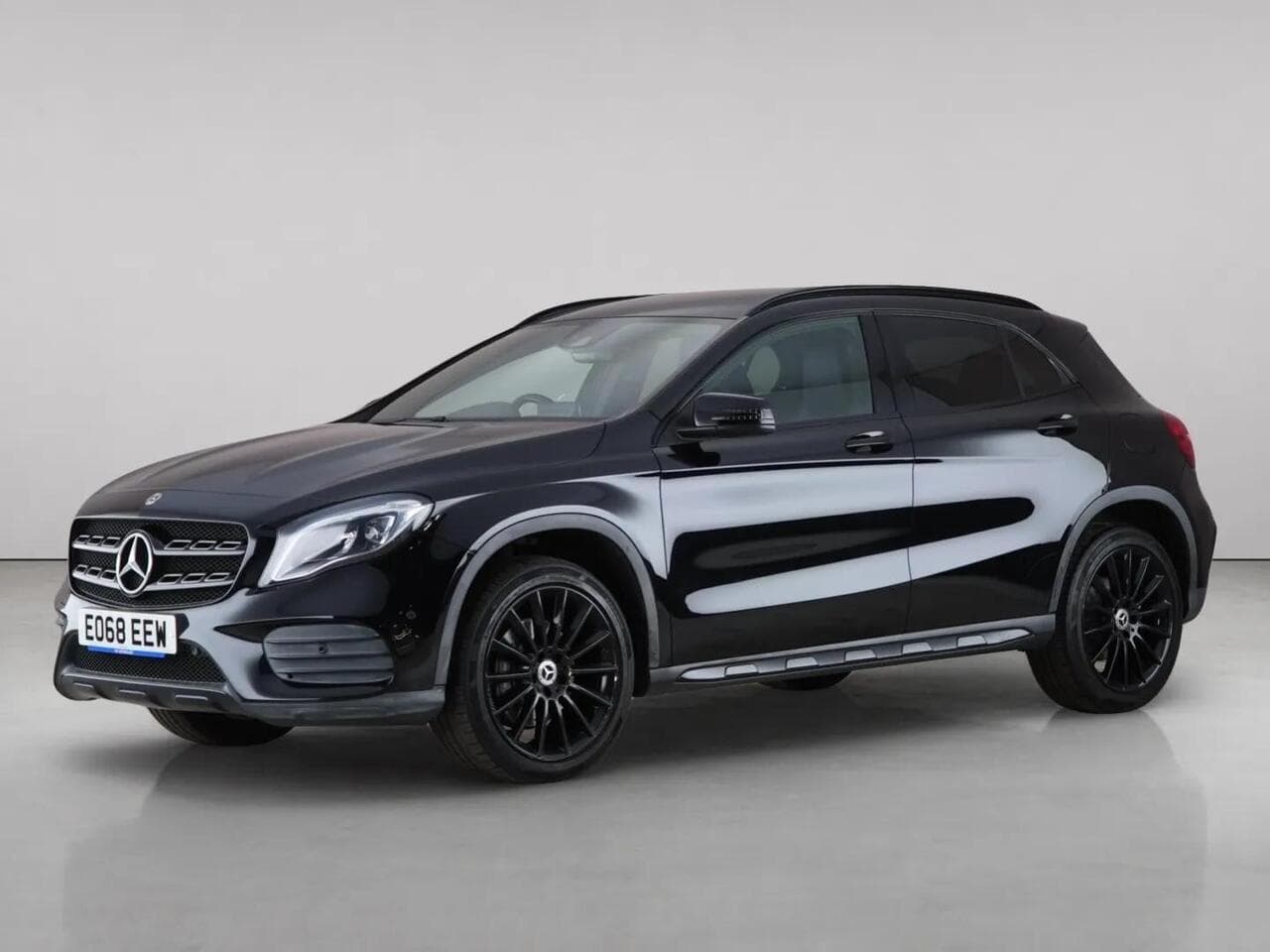 Mercedes-Benz GLA thumbnail Front Left