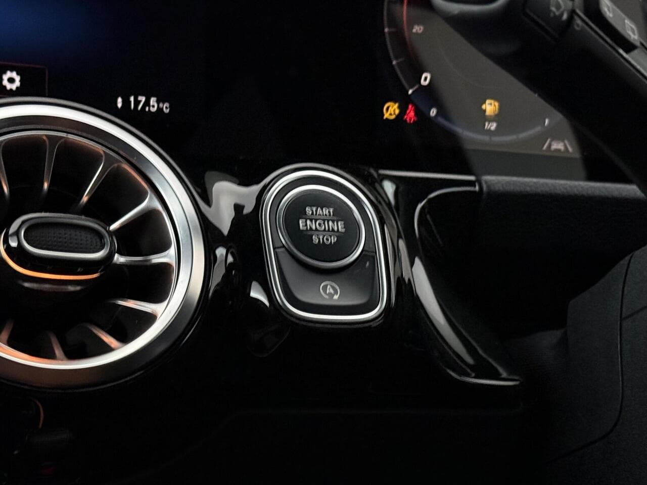 Mercedes-Benz GLA thumbnail Misc Controls
