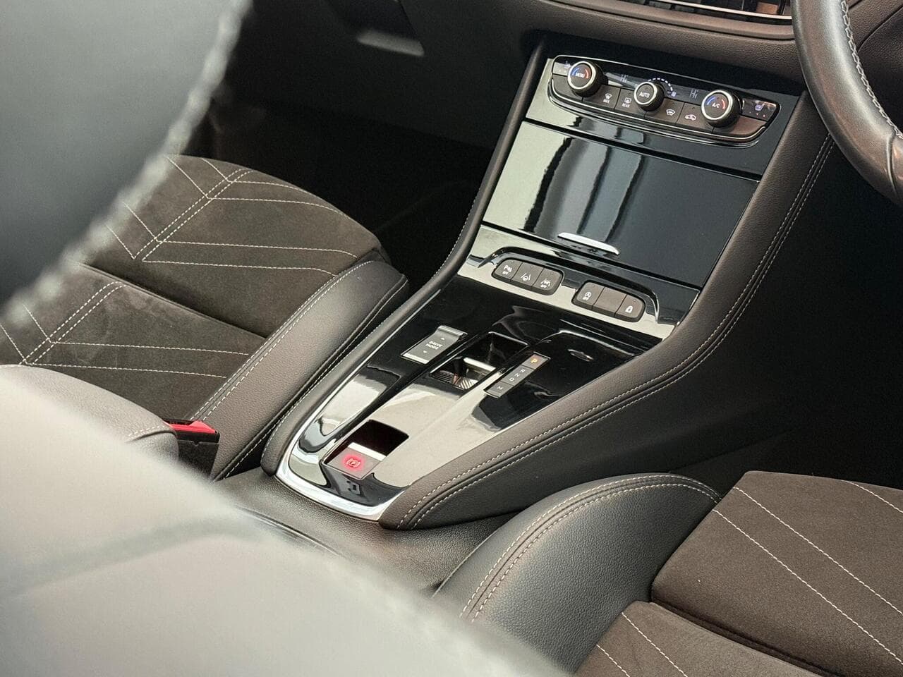 Vauxhall Grandland thumbnail Interior Front
