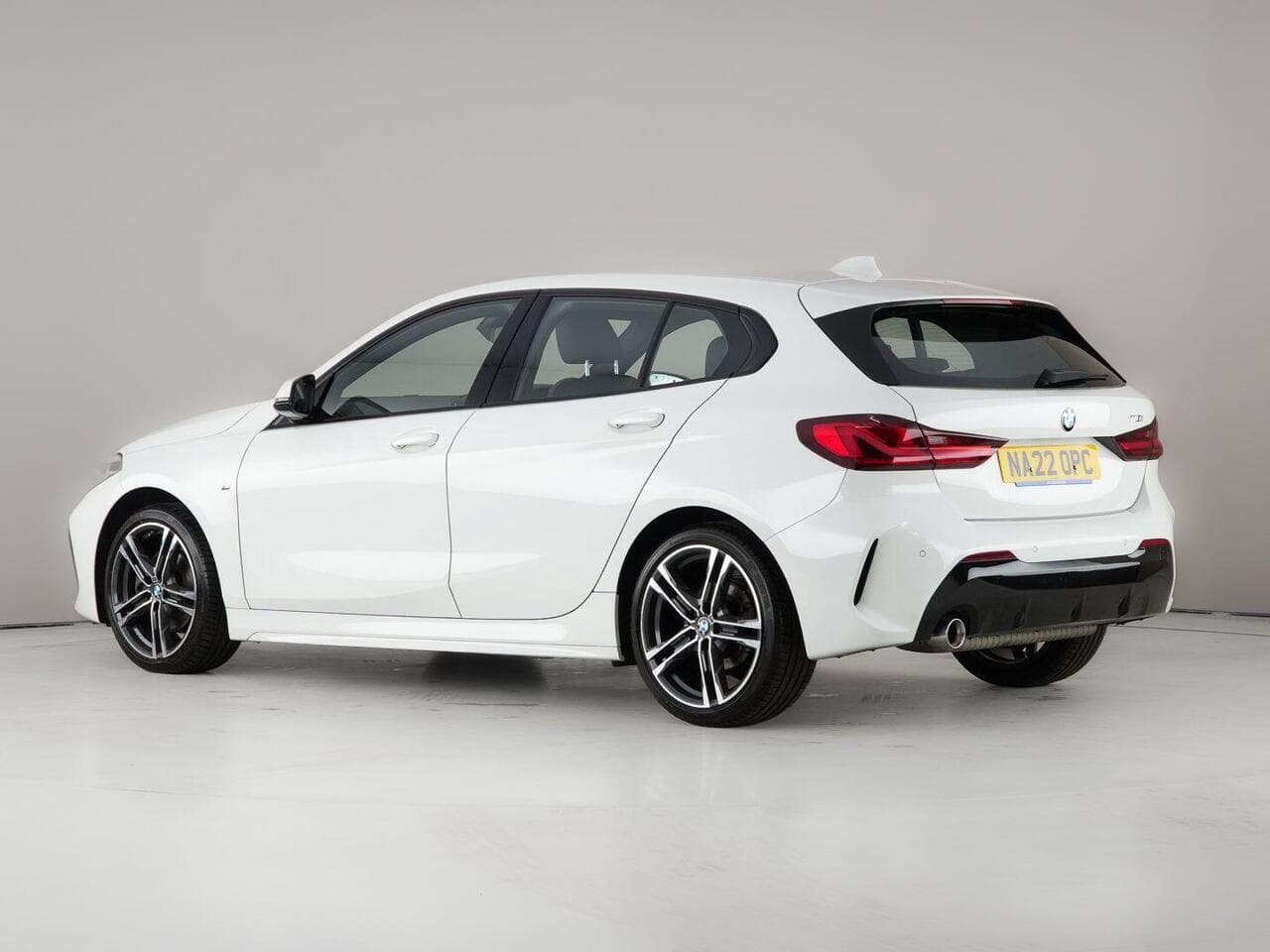 BMW 1 Series thumbnail Side Left