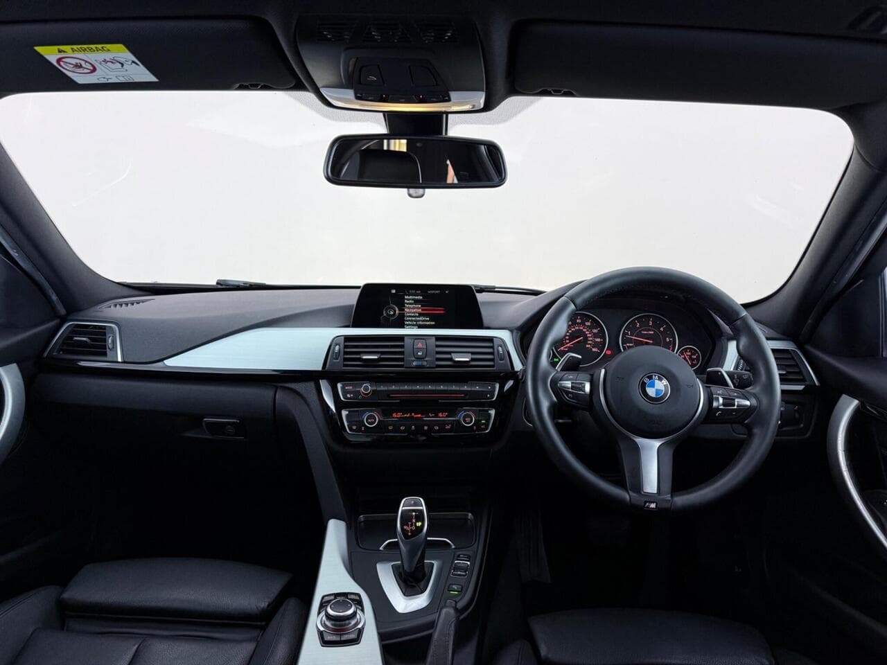 BMW 3 Series thumbnail Interior Front