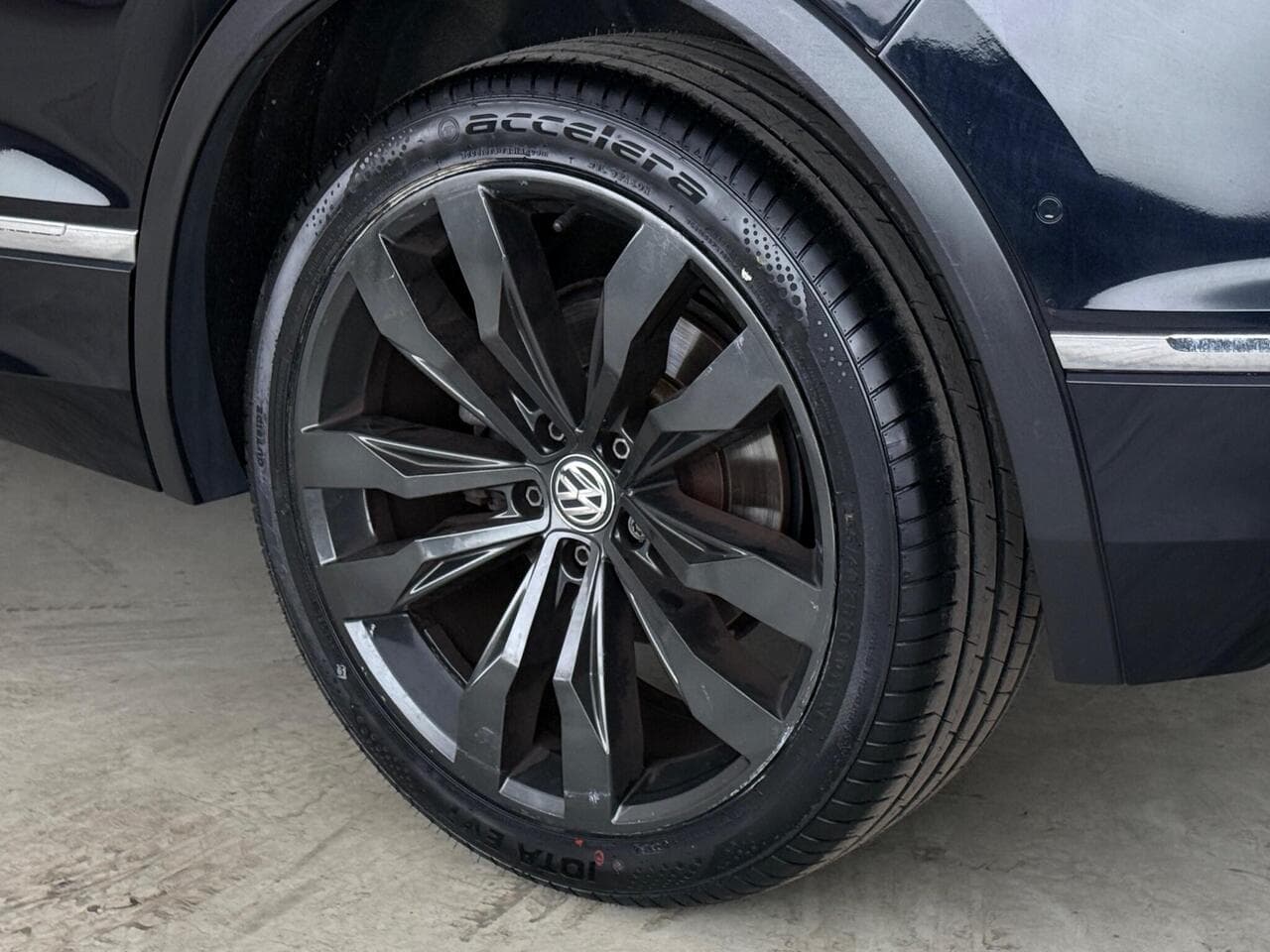 Volkswagen Tiguan thumbnail Wheel