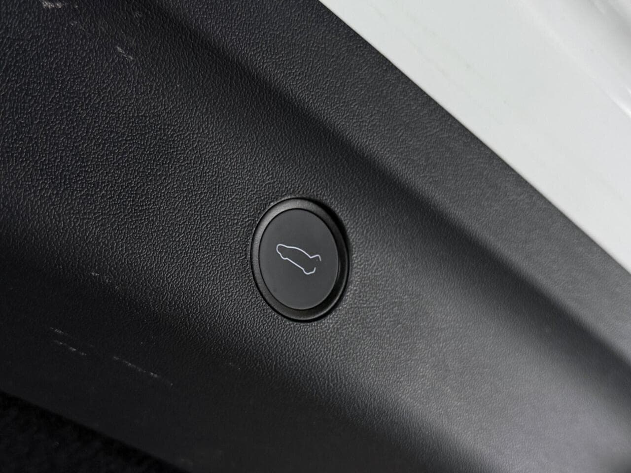 Tesla Model Y thumbnail Misc Controls