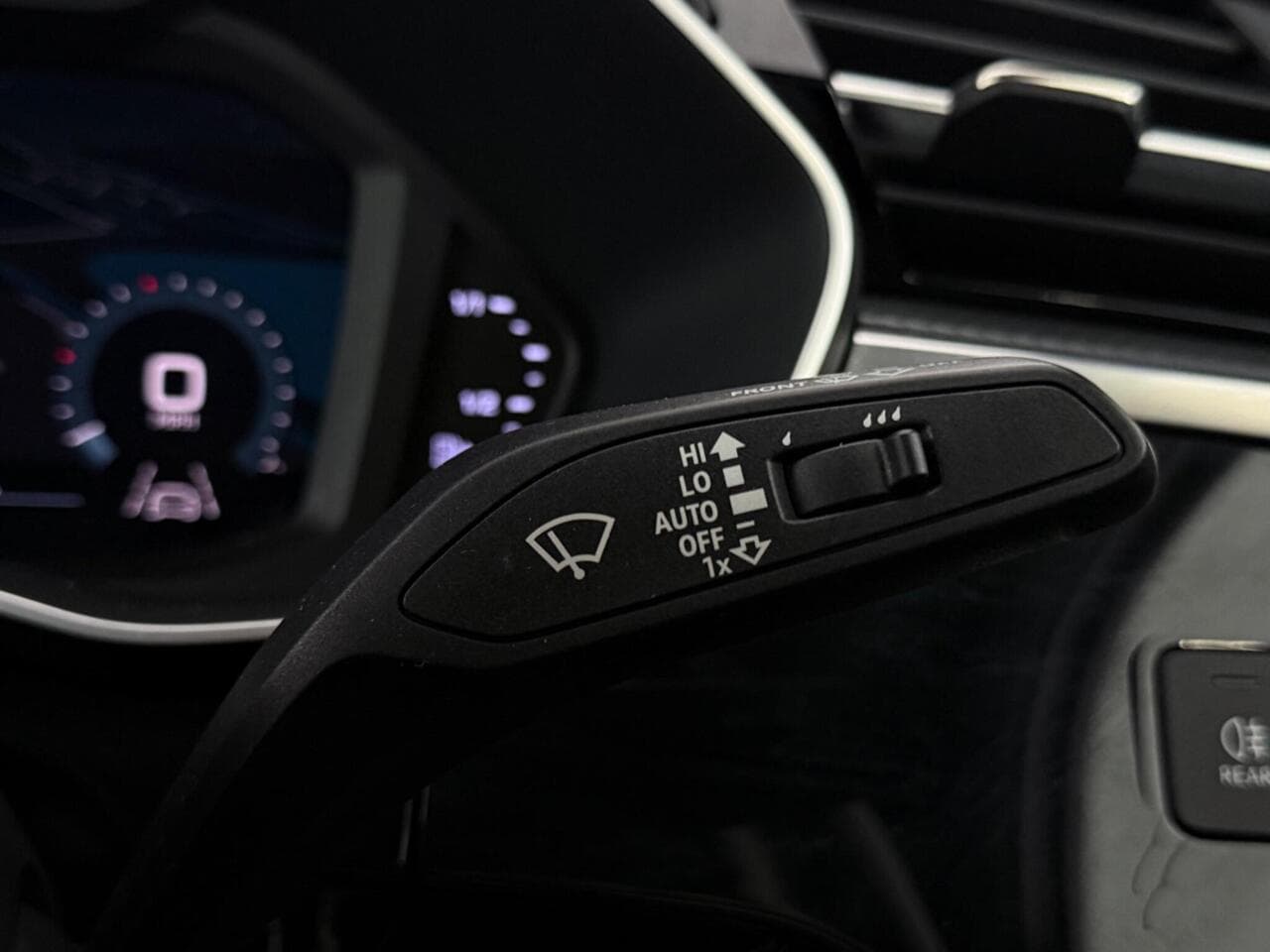 Audi Q3 thumbnail Misc Controls