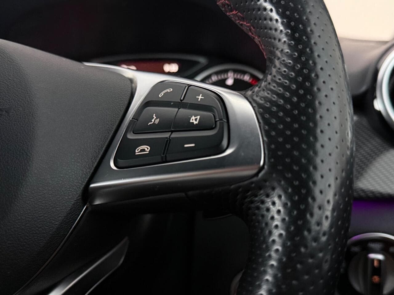 Mercedes-Benz B Class thumbnail Misc Controls
