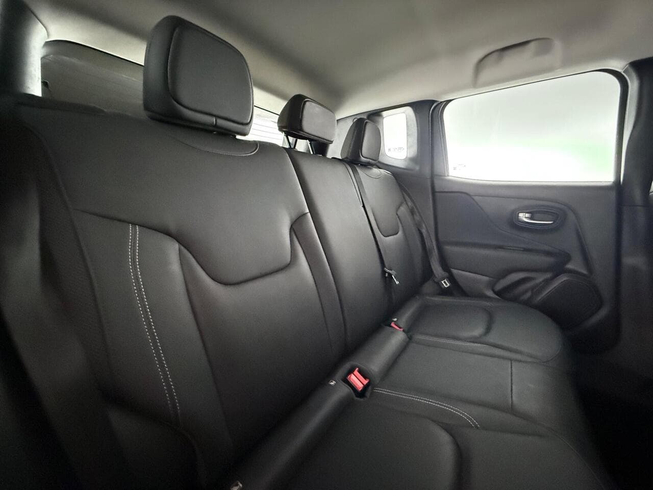 Jeep Renegade thumbnail Seats Rear