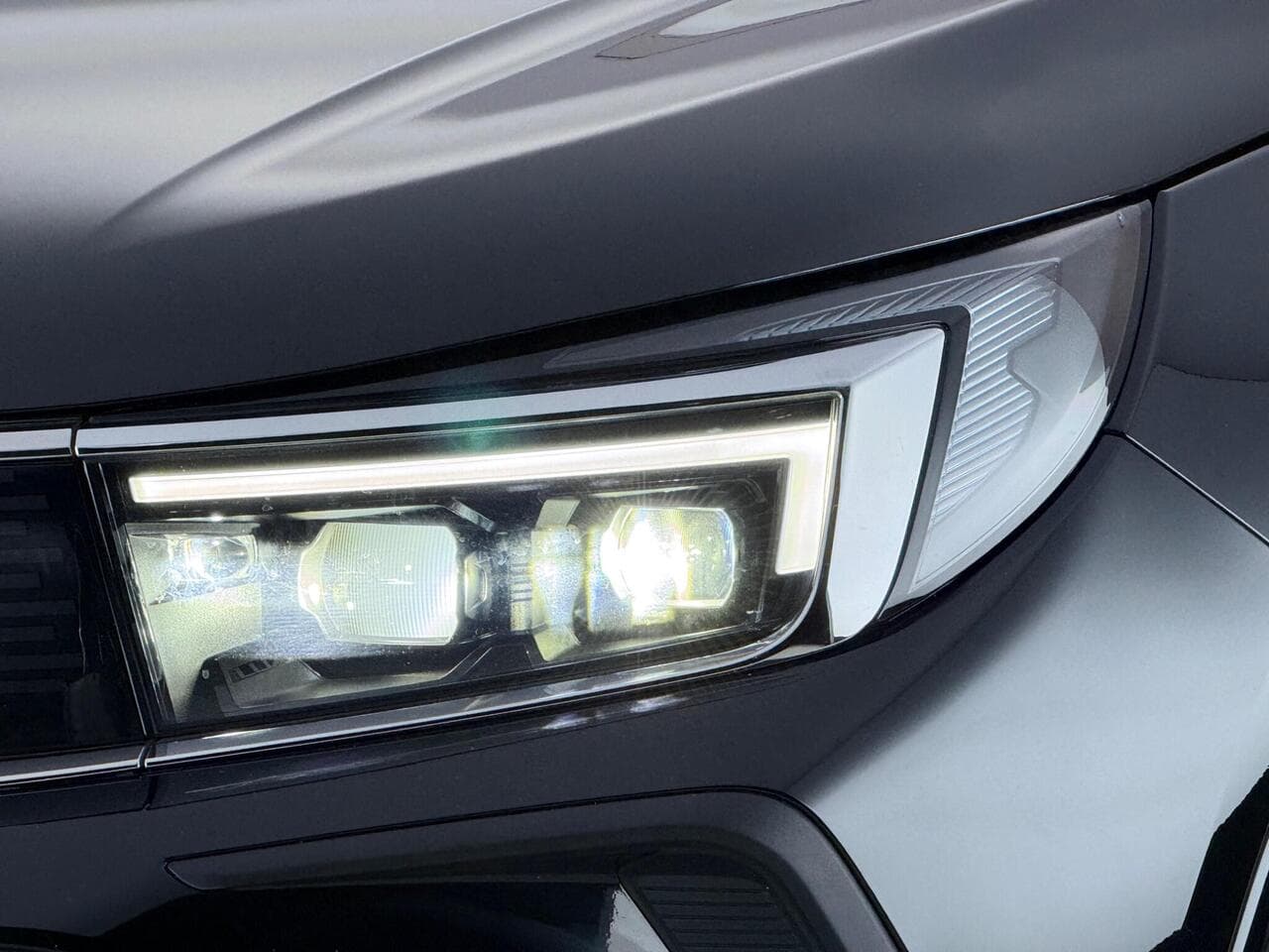 Vauxhall Grandland thumbnail Lights Front
