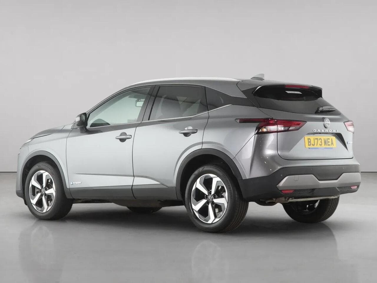Nissan Qashqai thumbnail Rear Left